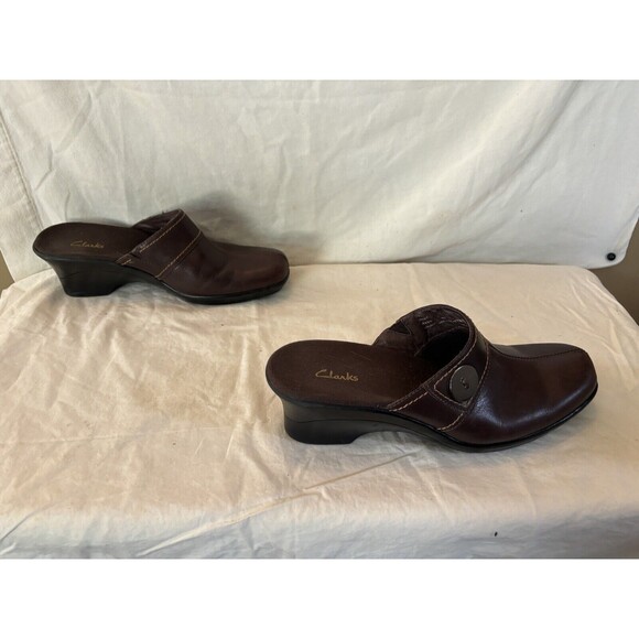 Clarks Mules Brown women's size 7 with button detail - Picture 6 of 8